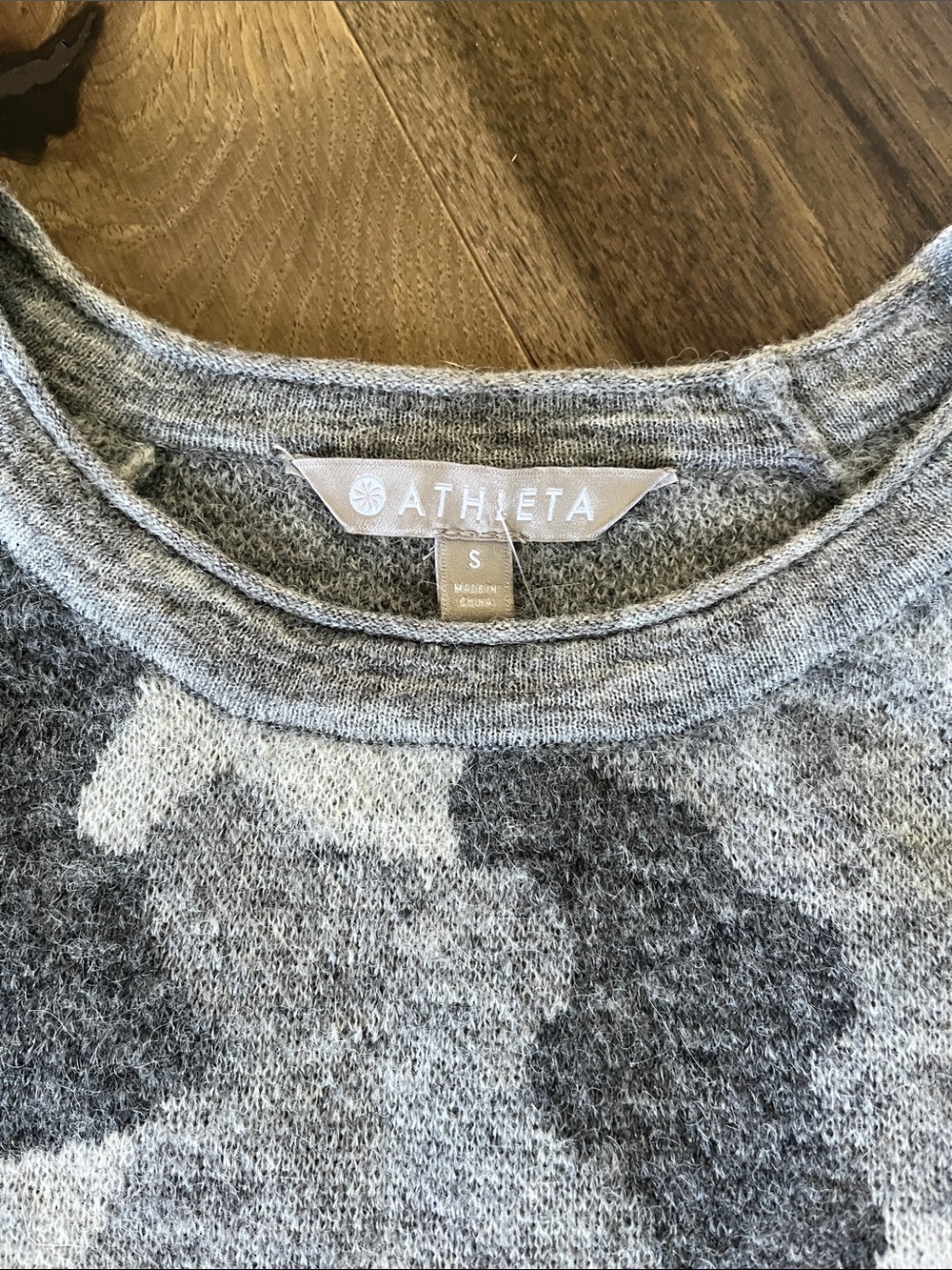 Athleta Undercover Gray Camo Crewneck Sweater - Size S - NWOT - Picture 5 of 7